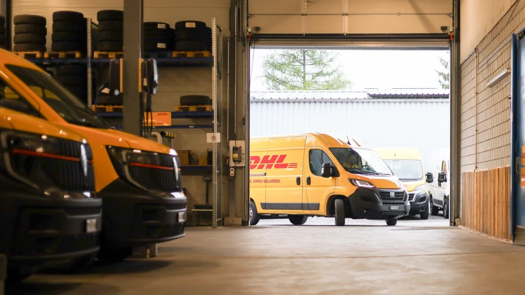 DHL Verteilerzentrale Thun mit Transporter