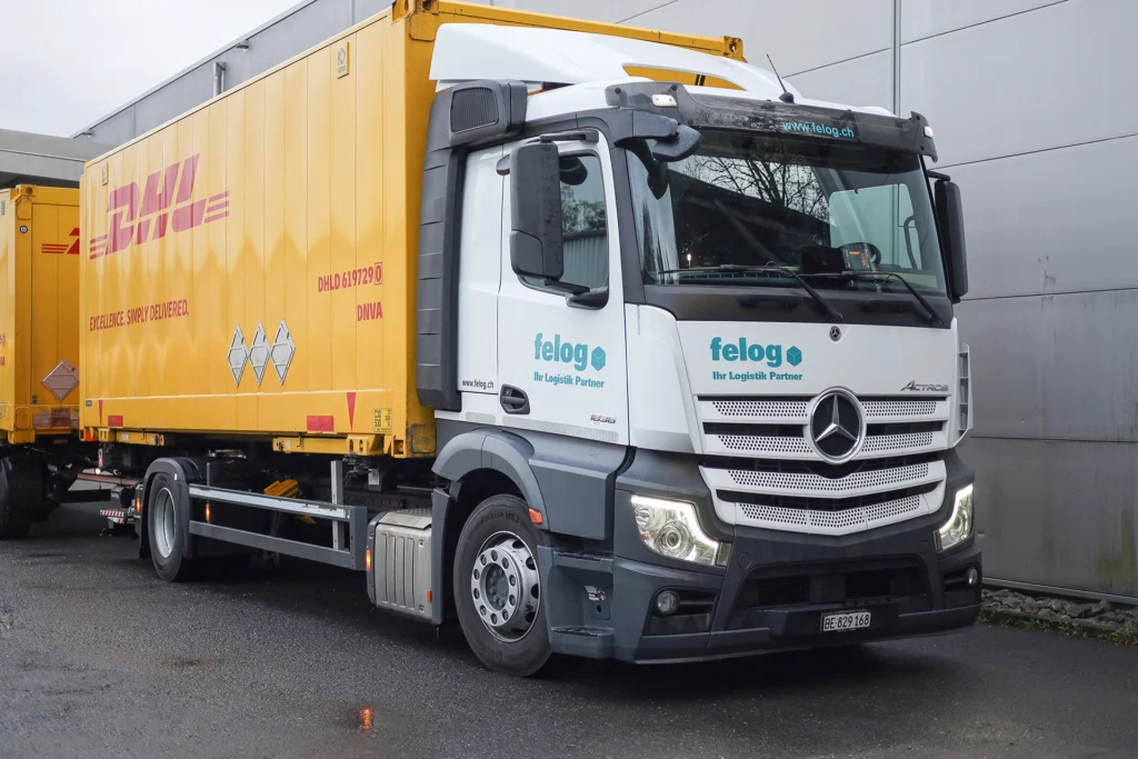 Mercedes Container Lastwagen DHL Thun